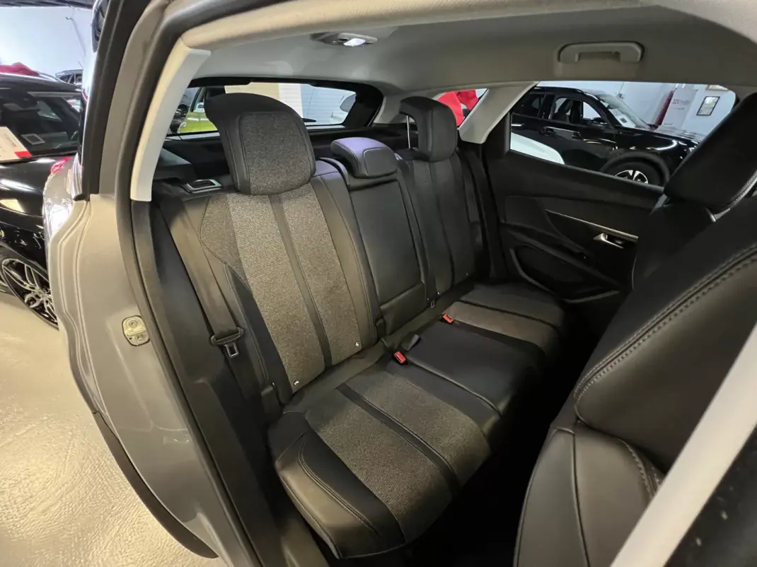 Peugeot 3008 2018 - 18490 EUR, 170000 km - AUTO.MOTO.pt - 170000km - foto 7 de 44