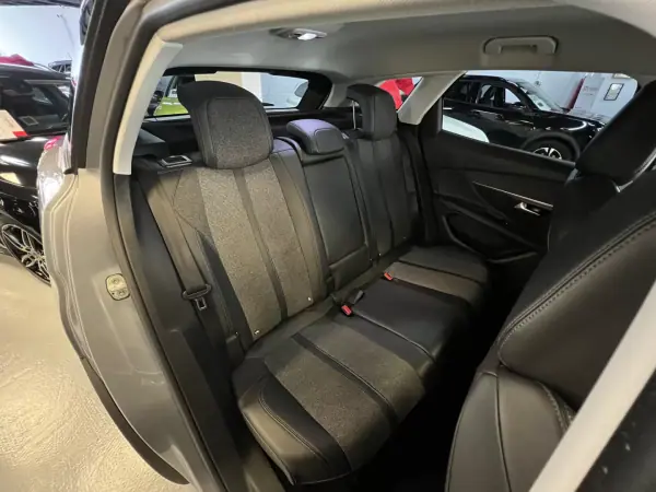 Peugeot 3008 2018 - 18490 EUR, 170000 km - AUTO.MOTO.pt - 170000km - foto 7 de 44