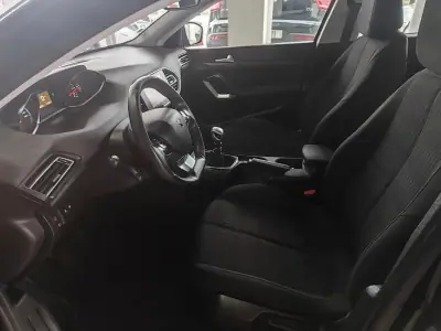 Peugeot 308 2014 - 9350 EUR, 207000 km - AUTO.MOTO.pt - 207000km - foto 11 de 34