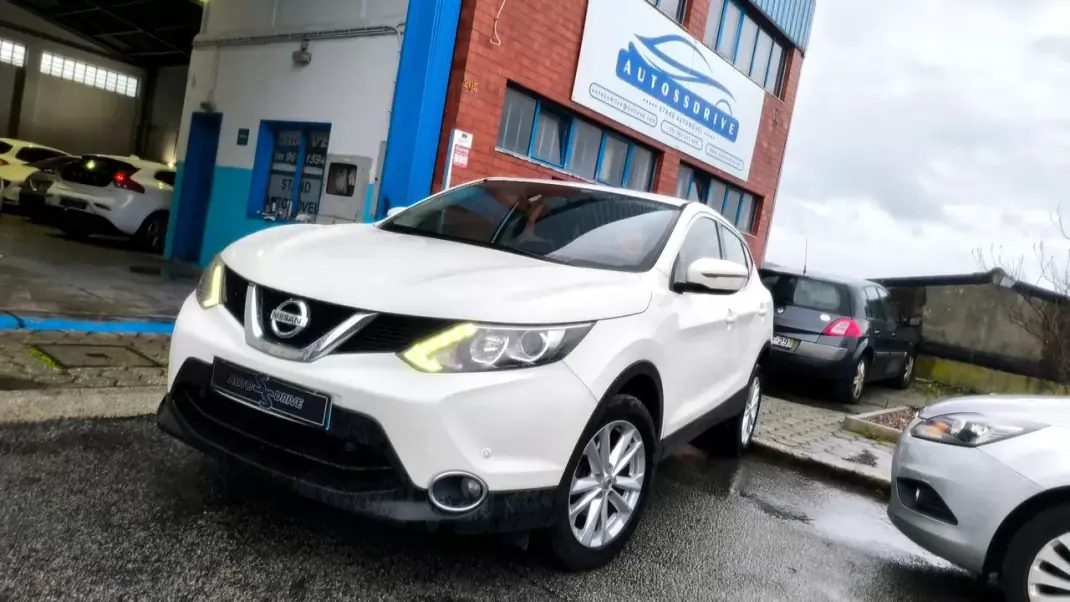 Nissan Qashqai 2015 - 14300 EUR, 140000 km - AUTO.MOTO.pt - 140000km - foto 6 de 20
