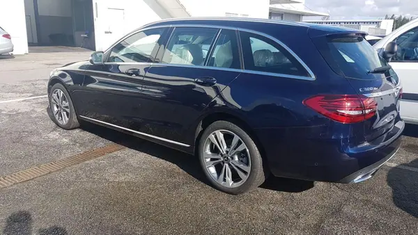 Mercedes-Benz C 300 2019 — foto 2 de 5