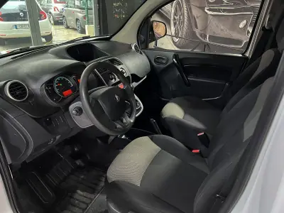 Renault 2021 - 11600 EUR, 110358 km - AUTO.MOTO.pt - 110358km - foto 6 de 20