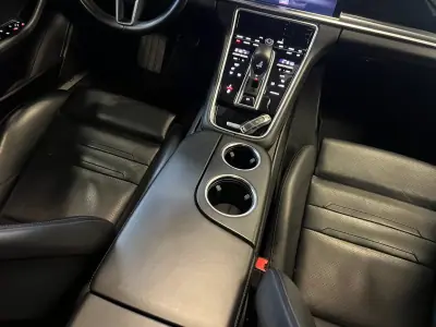 Porsche Panamera Sport Turismo 2020 - 74990 EUR, 120000 km - AUTO.MOTO.pt - 120000km - foto 24 de 56