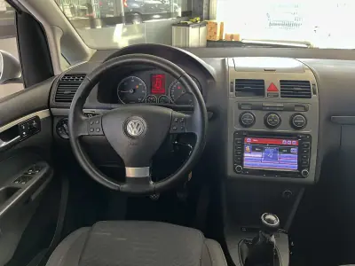 Volkswagen Touran 2008 - 8900 EUR, 243598 km - AUTO.MOTO.pt - 243598km - foto 9 de 23