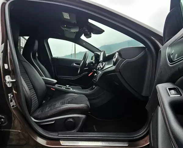 Mercedes-Benz GLA 180 2015 - 21500 EUR, 160000 km - AUTO.MOTO.pt - 160000km - foto 25 de 31