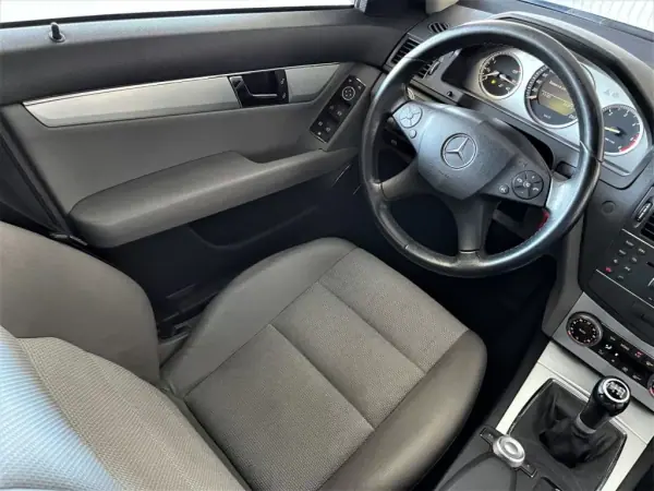 Mercedes-Benz C 220 2008 - 13990 EUR, 231000 km - AUTO.MOTO.pt - 231000km - foto 38 de 42