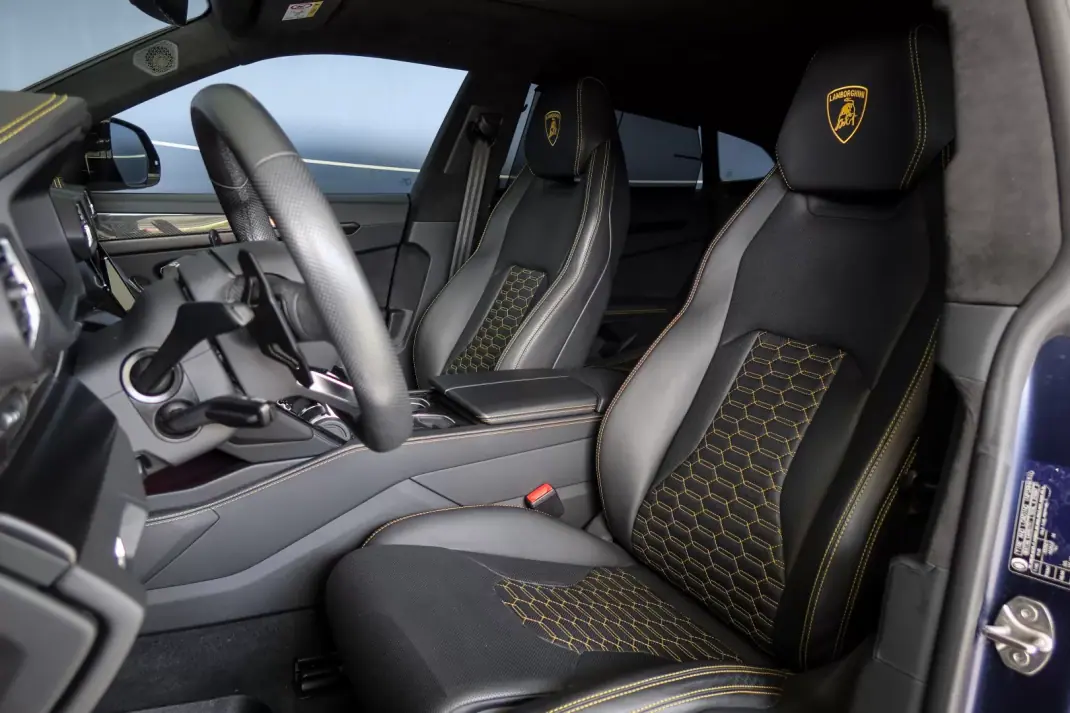 Lamborghini Urus 2022 - 295000 EUR, 44172 km - AUTO.MOTO.pt - 44172km - foto 9 de 26