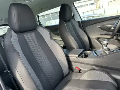 Peugeot 5008 2017 - 14900 EUR, 200000 km - AUTO.MOTO.pt - 200000km - foto 36 de 63