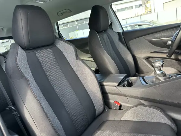 Peugeot 5008 2017 - 14900 EUR, 200000 km - AUTO.MOTO.pt - 200000km - foto 36 de 63