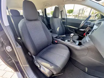 Peugeot 308 SW 2018 - 9990 EUR, 210000 km - AUTO.MOTO.pt - 210000km - foto 14 de 17