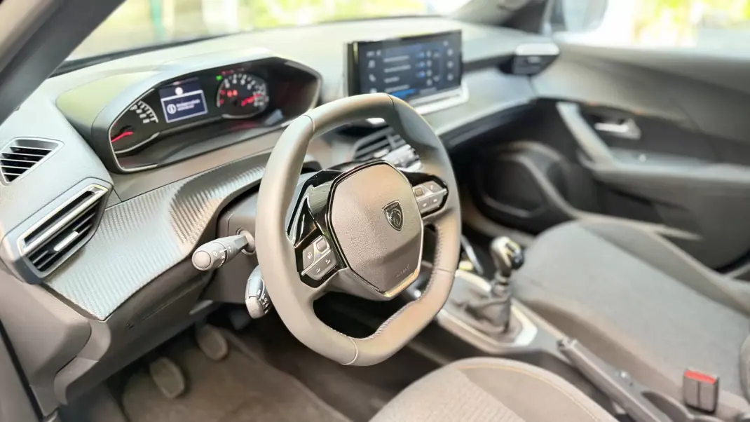 Peugeot 2008 2025 - 22500 EUR, 3357 km - AUTO.MOTO.pt - 3357km - foto 14 de 20