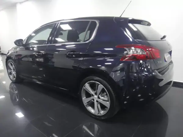 Peugeot 308 2019 - 14500 EUR, 50000 km - AUTO.MOTO.pt - 50000km - foto 29 de 51