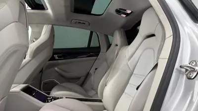 Porsche Panamera 2018 - 79990 EUR, 140973 km - AUTO.MOTO.pt - 140973km - foto 29 de 36