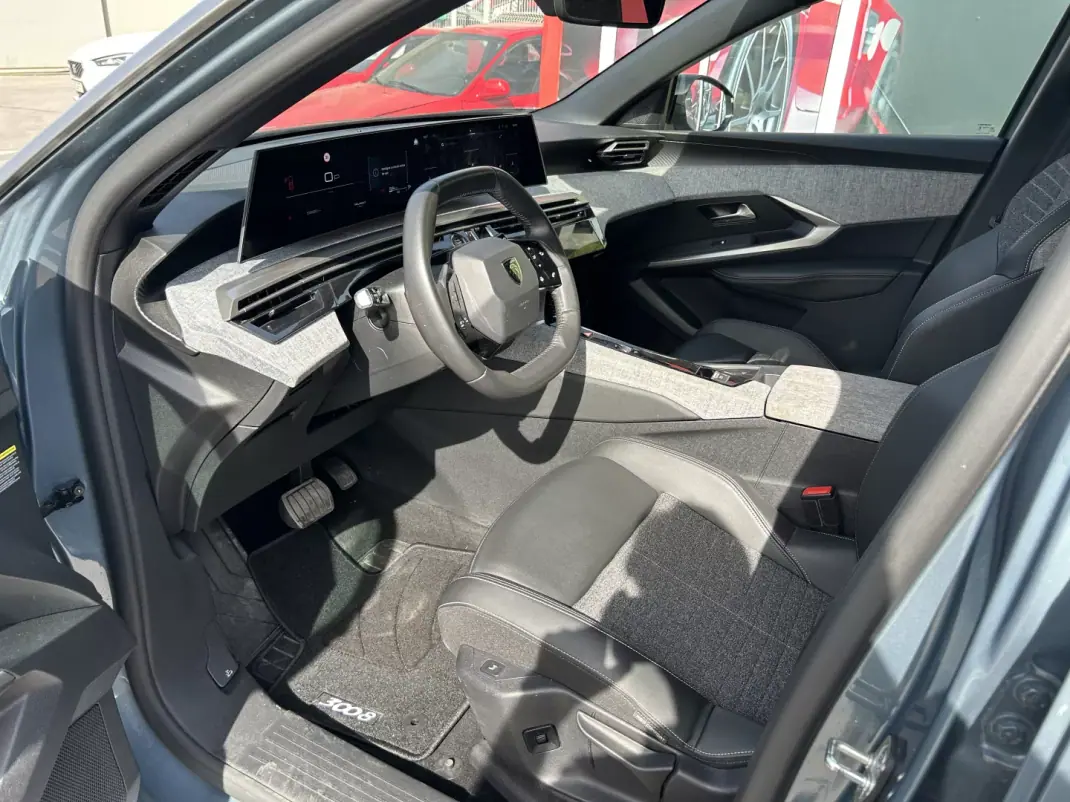 Peugeot 3008 2025 - 27947 EUR, 59500 km - 59500km - foto 10 de 21