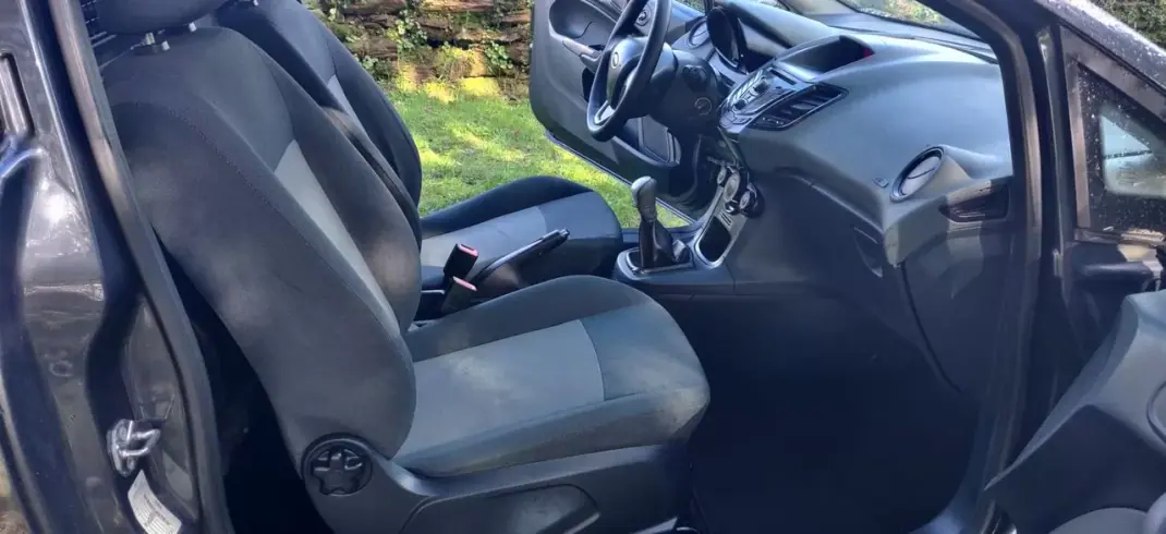 Ford Fiesta 1.4 TDCI 2010 - 4490 EUR, 244800 km - AUTO.MOTO.pt - 244800km - foto 15 de 31