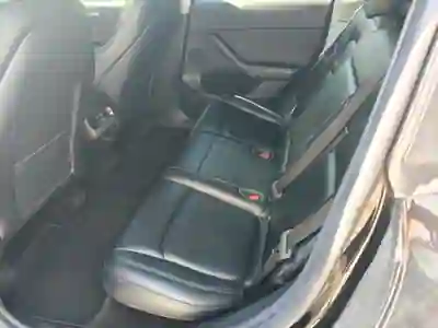 Tesla Model Y 2023 - 28500 EUR, 158000 km - AUTO.MOTO.pt - 158000km - foto 5 de 9