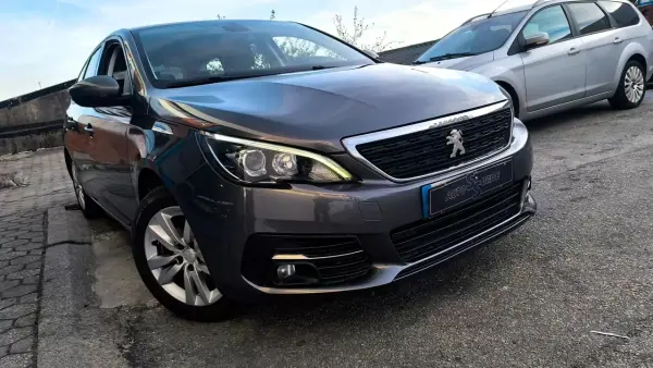 Peugeot 308 SW 2018 - 9900 EUR, 175000 km - AUTO.MOTO.pt - 175000km - foto 12 de 16