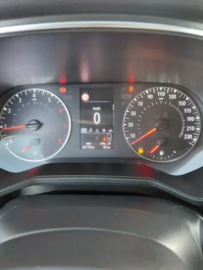 Renault Clio 2020 - 13980 EUR, 46000 km - AUTO.MOTO.pt - 46000km - foto 4 de 9