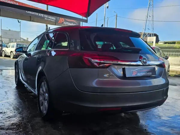 Opel Insignia Sports Tourer 2017 - 9999 EUR, 205000 km - AUTO.MOTO.pt - 205000km - foto 13 de 14