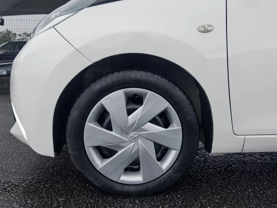 Toyota Aygo 2018 - 9990 EUR, 90000 km - AUTO.MOTO.pt - 90000km - foto 9 de 28