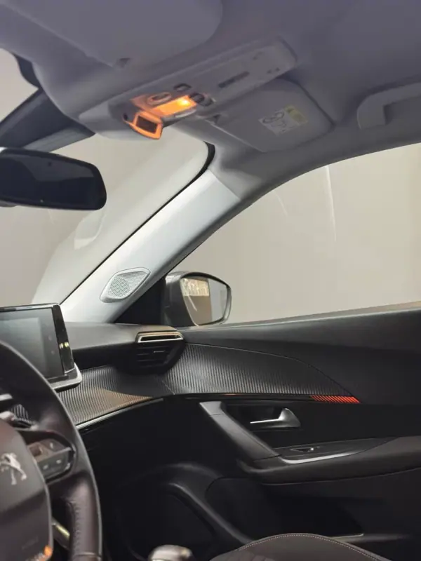 Peugeot 2008 2021 - 15250 EUR, 70161 km - AUTO.MOTO.pt - 70161km - foto 22 de 36