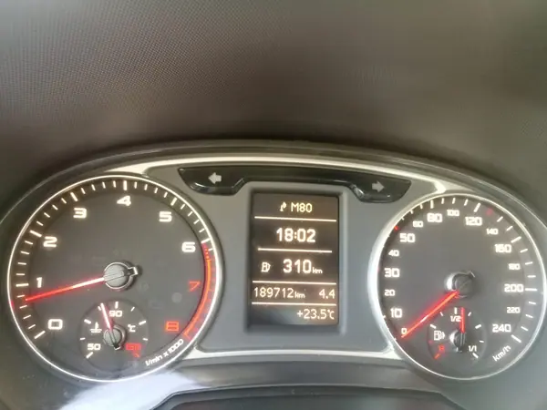 Audi A1 2010 - 7650 EUR, 189712 km - AUTO.MOTO.pt - 189712km - foto 5 de 12