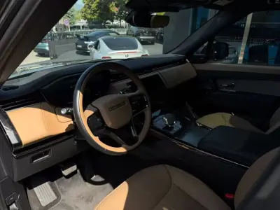Land Rover Range Rover Sport 2025 - 115000 EUR, 22000 km - AUTO.MOTO.pt - 22000km - foto 9 de 19