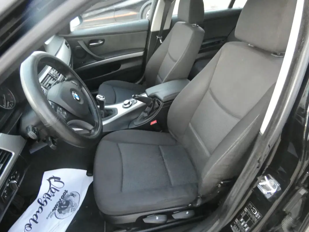 BMW 318 2008 - 7750 EUR, 380000 km - AUTO.MOTO.pt - 380000km - foto 6 de 11