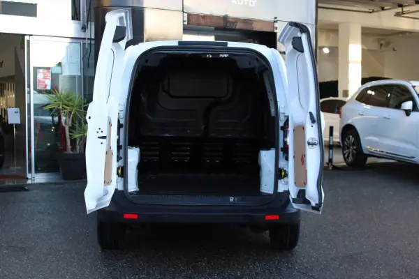Ford Transit Courier 2020 - 12400 EUR, 140939 km - AUTO.MOTO.pt - 140939km - foto 15 de 15