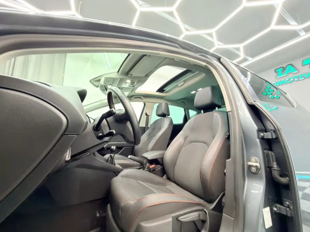 SEAT Leon 2014 - 17500 EUR, 140000 km - AUTO.MOTO.pt - 140000km - foto 18 de 21