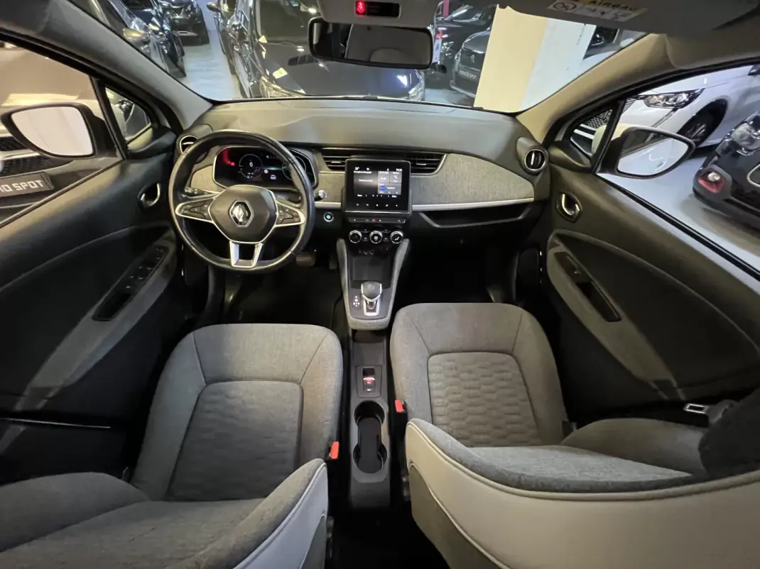 Renault Zoe 2020 - 15990 EUR, 67000 km - 67000km - foto 6 de 32