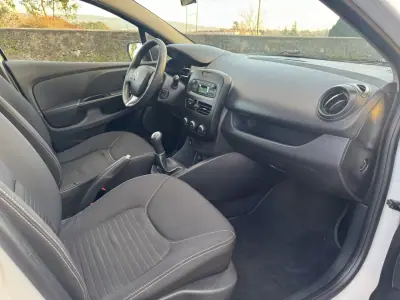 Renault Clio 2016 - 9990 EUR, 114000 km - AUTO.MOTO.pt - 114000km - foto 11 de 22