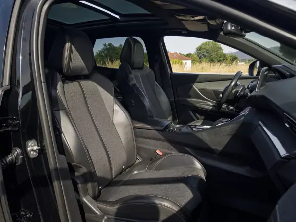 Peugeot 3008 2017 - 18990 EUR, 181000 km - AUTO.MOTO.pt - 181000km - foto 44 de 45