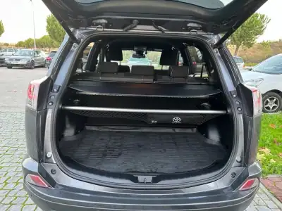 Toyota RAV4 2017 - 28500 EUR, 127120 km - AUTO.MOTO.pt - 127120km - foto 8 de 17