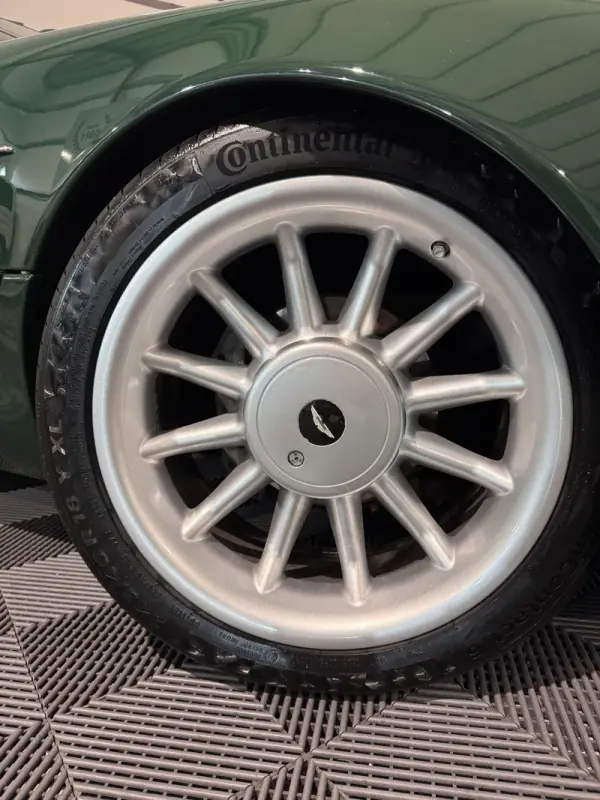 Aston Martin DB7 Vantage Coupé 1997 - 57500 EUR, 41000 km - AUTO.MOTO.pt - 41000km - foto 17 de 60