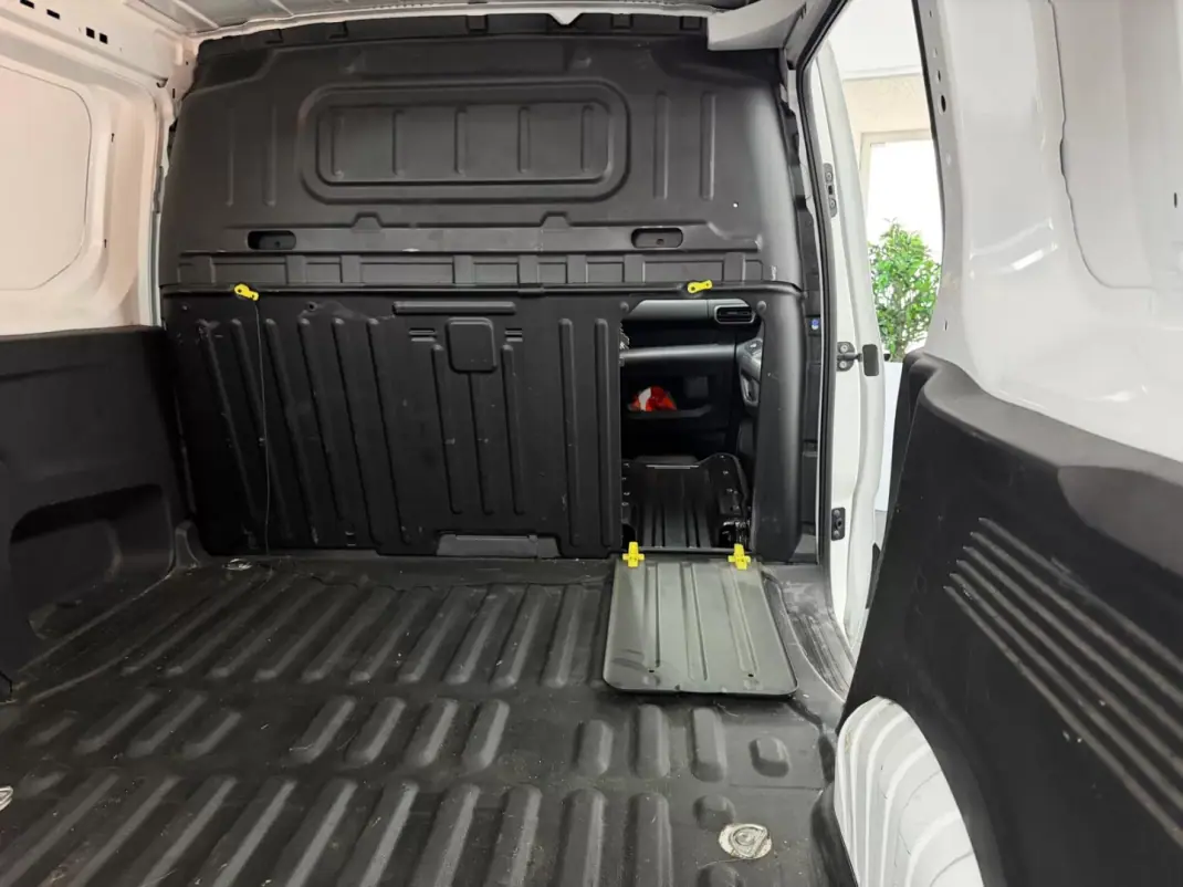 Opel COMBO 2019 - 12990 EUR, 104000 km - 104000km - foto 23 de 27