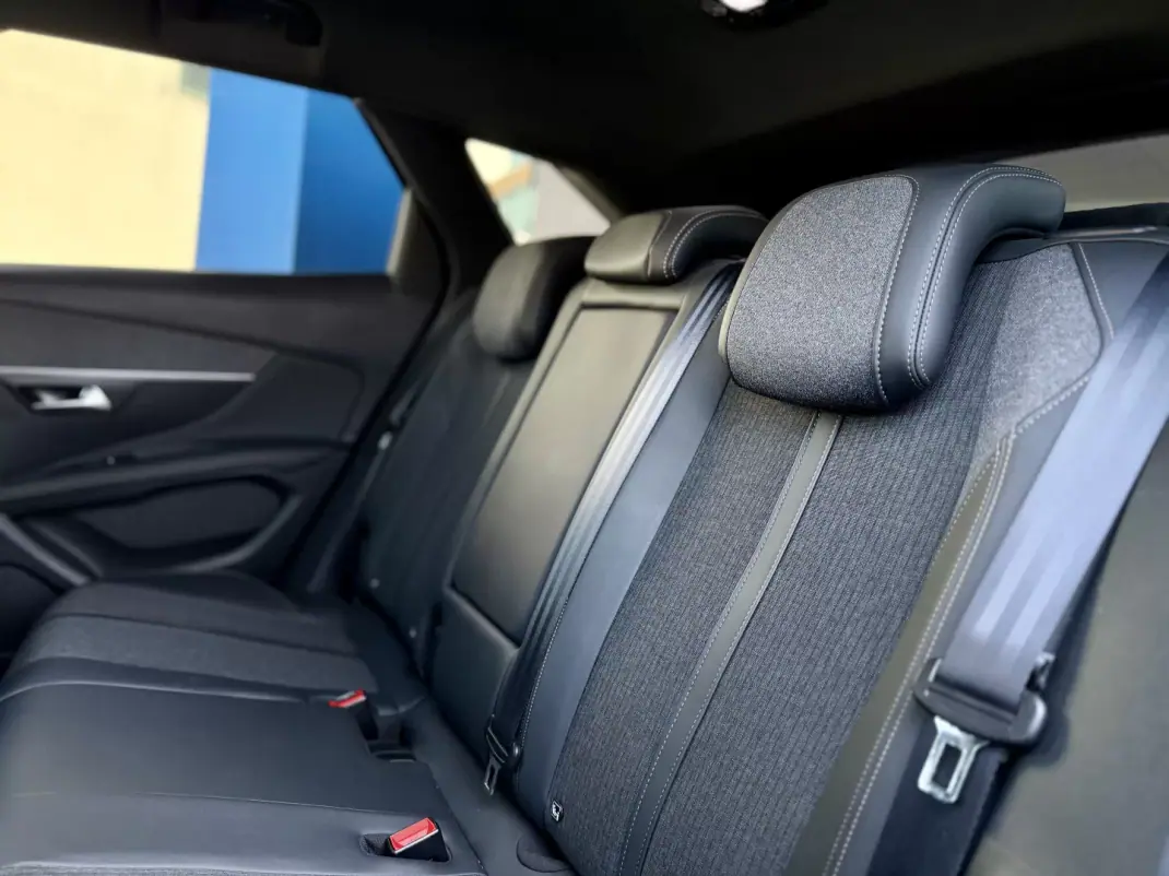 Peugeot 3008 2019 - 16950 EUR, 92000 km - 92000km - foto 14 de 26