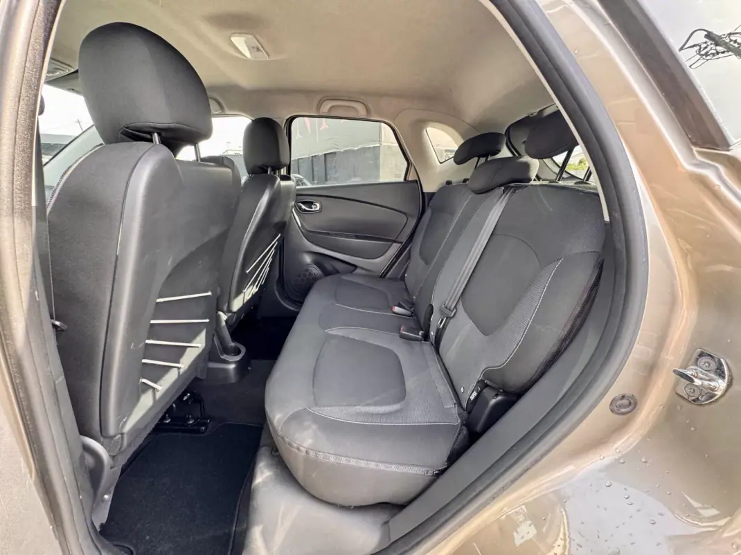 Renault Captur 2015 - 10990 EUR, 137000 km - AUTO.MOTO.pt - 137000km - foto 17 de 19