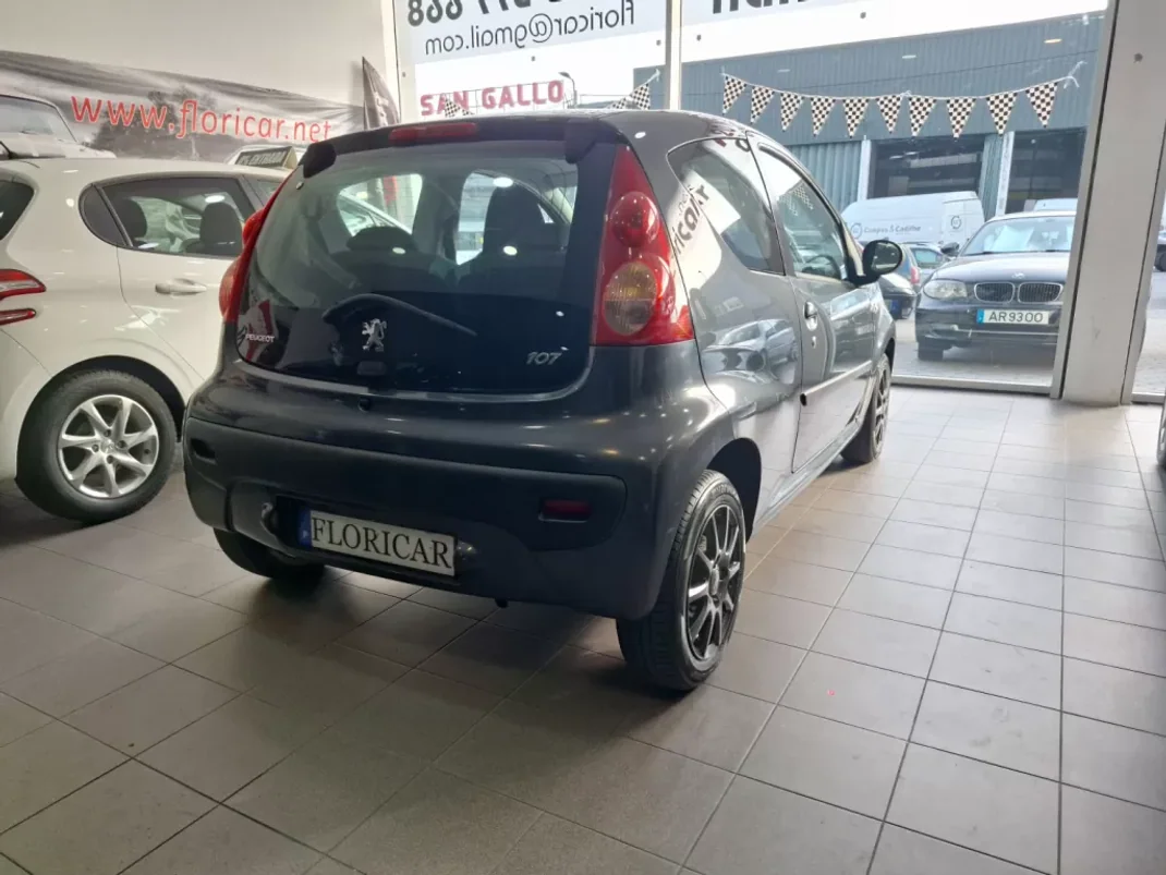 Peugeot 107 2008 - 4500 EUR, 127195 km - AUTO.MOTO.pt - 127195km - foto 12 de 14