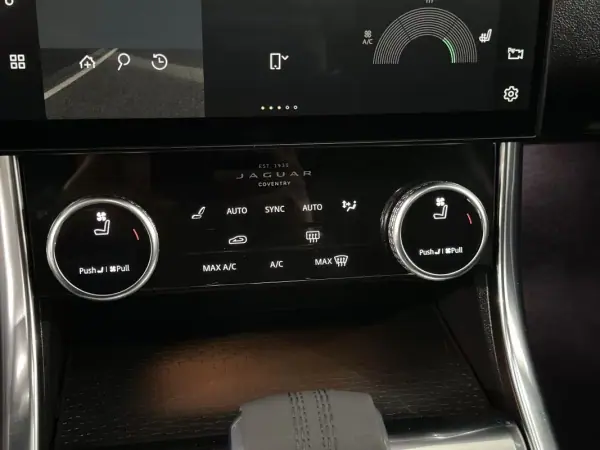 Jaguar XF Sportbrake 2021 - 34990 EUR, 119000 km - AUTO.MOTO.pt - 119000km - foto 13 de 23