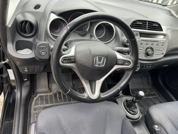 Honda Jazz 2008 - 4765 EUR, 235500 km - AUTO.MOTO.pt - 235500km - foto 8 de 15