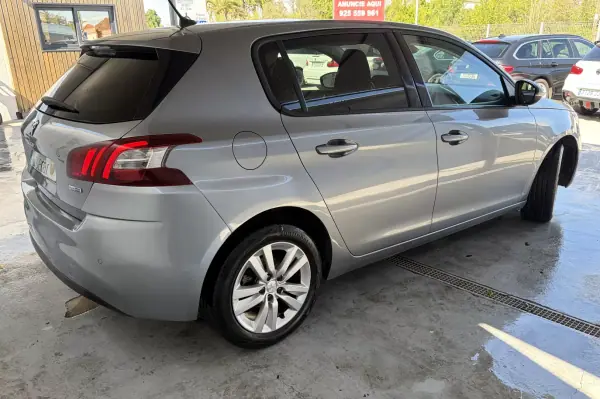 Peugeot 308 2017 - 10990 EUR, 143560 km - AUTO.MOTO.pt - 143560km - foto 6 de 14