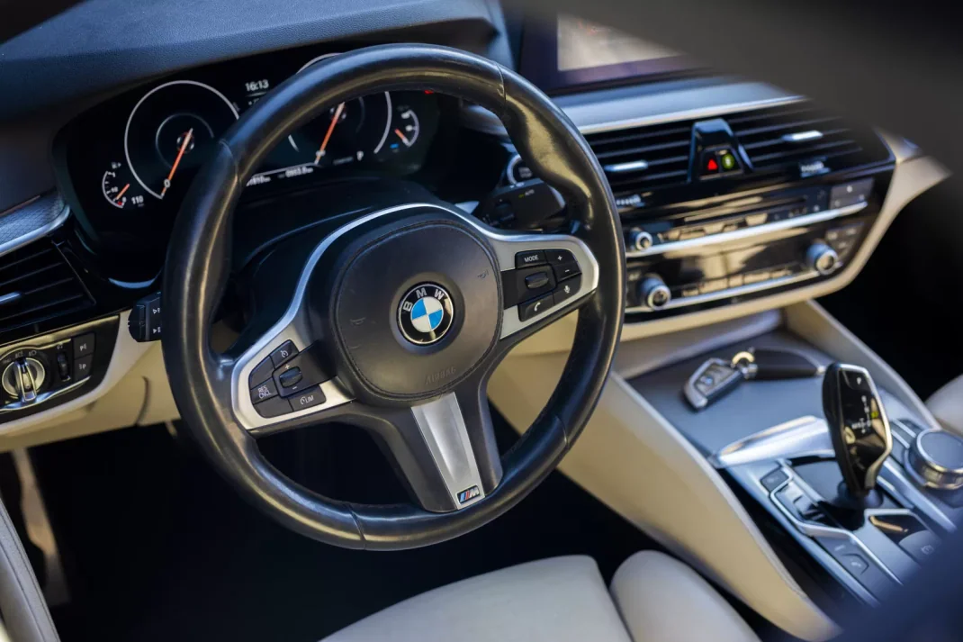 BMW 530e 2019 - 26850 EUR, 181810 km - AUTO.MOTO.pt - 181810km - foto 22 de 47