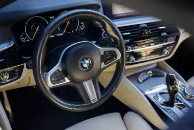 BMW 530e 2019 - 26850 EUR, 181810 km - AUTO.MOTO.pt - 181810km - foto 22 de 47