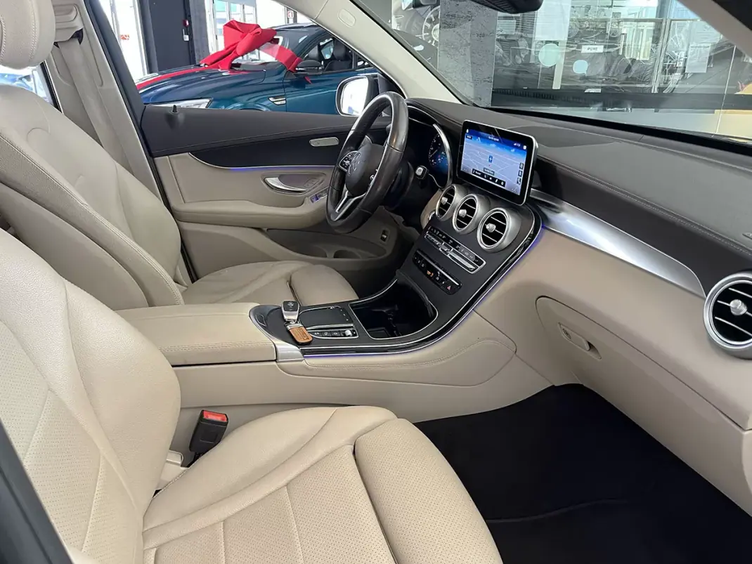 Mercedes-Benz GLC 300 2021 - 39900 EUR, 116839 km - AUTO.MOTO.pt - 116839km - foto 14 de 22