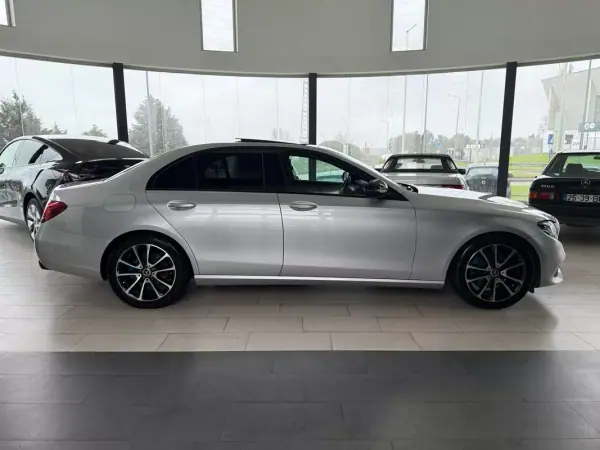Mercedes-Benz E 220 2020 - 34990 EUR, 84701 km - AUTO.MOTO.pt - 84701km - foto 26 de 29