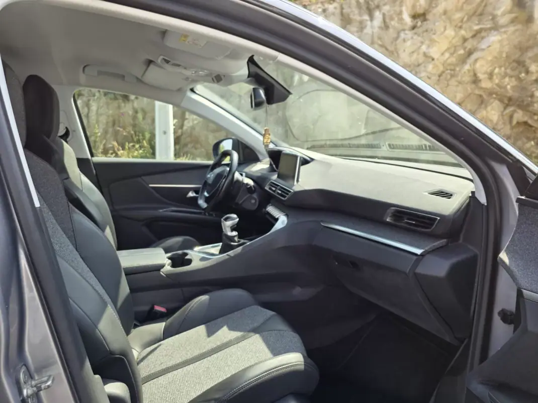 Peugeot 3008 2017 - 18990 EUR, 117000 km - AUTO.MOTO.pt - 117000km - foto 13 de 15