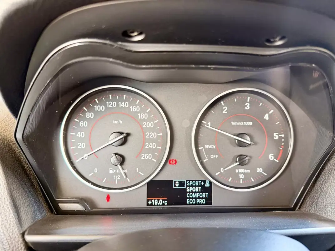 BMW 116 2015 - 13950 EUR, 190300 km - 190300km - foto 17 de 26