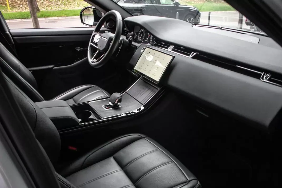 Land Rover Range Rover Evoque 2025 - 48990 EUR, 16300 km - 16300km - foto 22 de 39