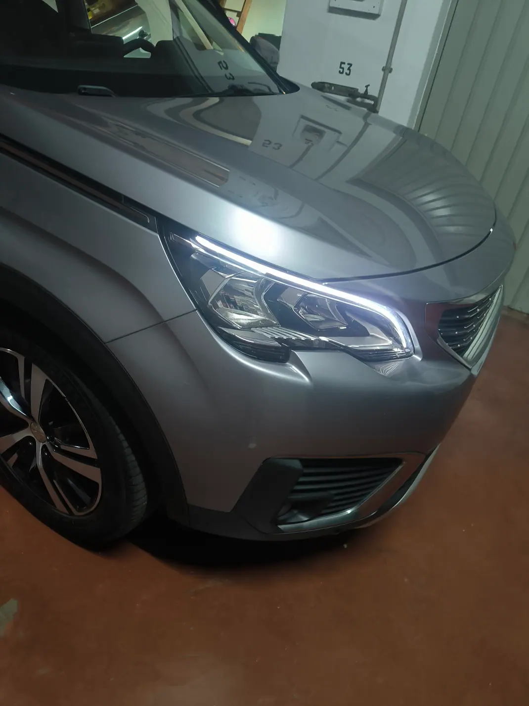 Peugeot 5008 2019 - 21750 EUR, 100000 km - AUTO.MOTO.pt - 100000km - foto 1 de 8